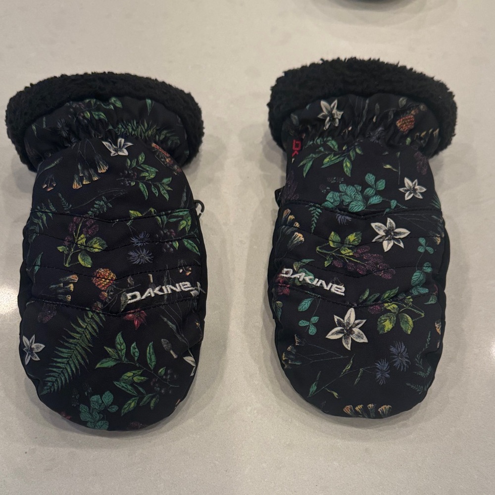 Dakine Kids' Black and Green Patterned Mittens
